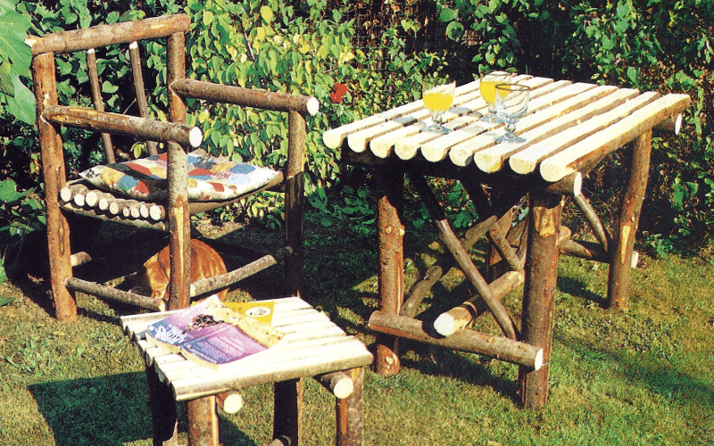 Rustikale Gartenmöbel selbst gebaut: Material und Werkzeug